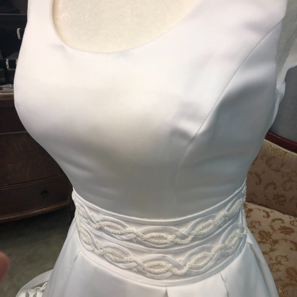 Sample Bridgerton Wedding Dress, Satin Aline ballgown, White Size 4, Reg $2599 - Picture 6 of 16